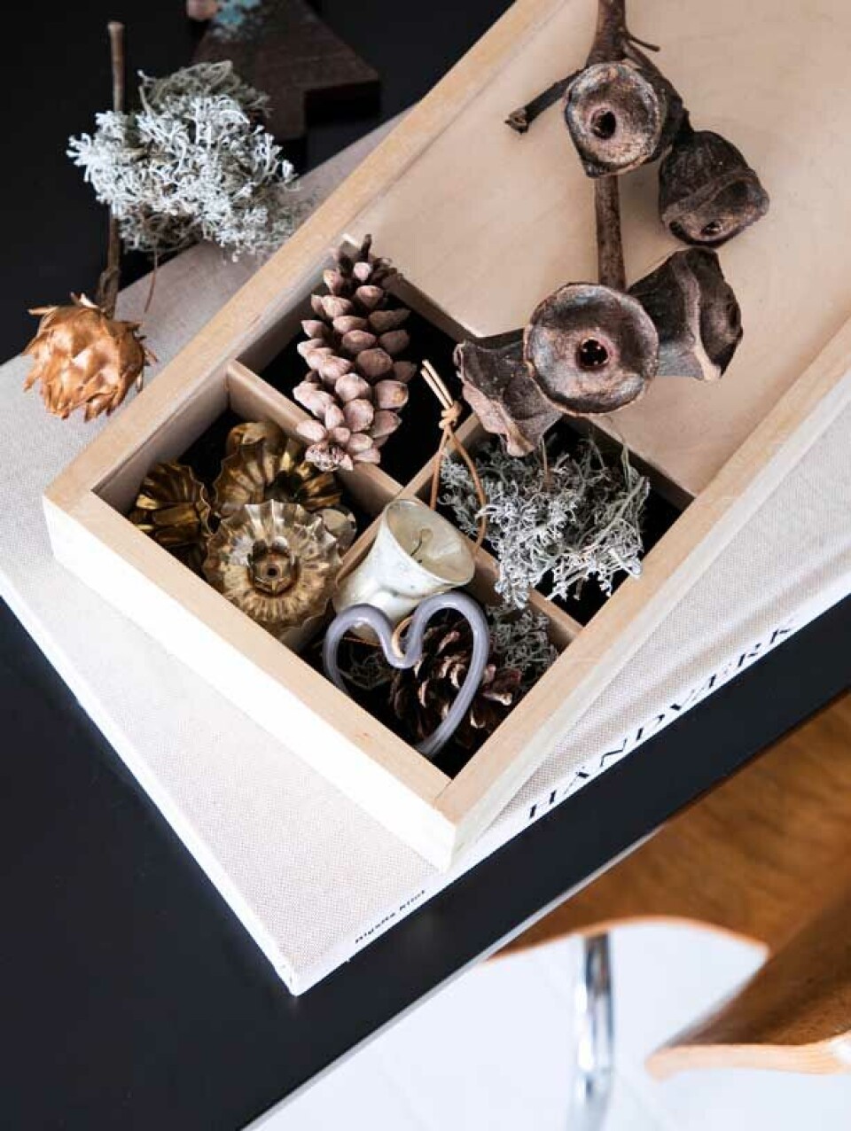 Julepynt og smukke fund fra naturen.