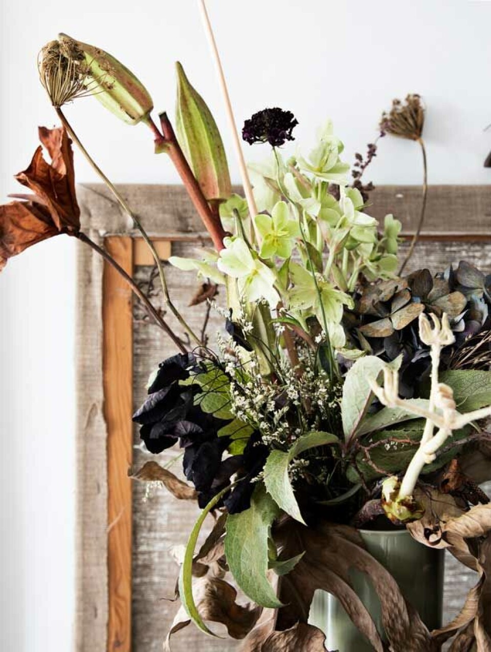 Den smukke buket er fra Blomsterskuret på Værnedamsvej, hvor Rikke også altid bestiller en krans til døren.