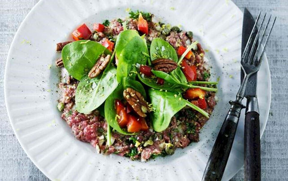 Opskrift på tartar med salat-topping