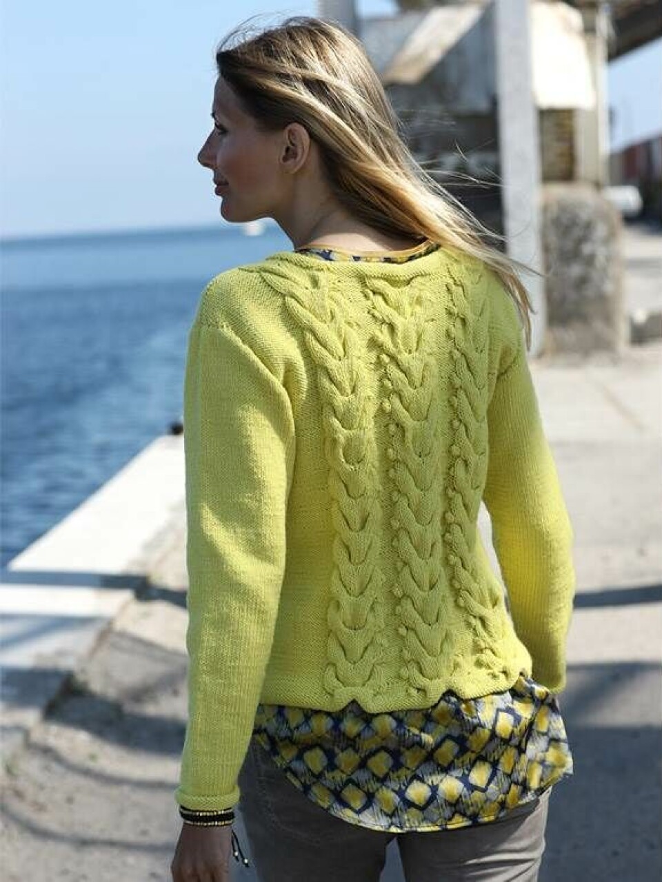 Strik selv: Gul bluse med snoninger