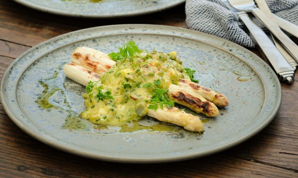 Asparges med sauce gribiche - opskrift af Jesper Volmer