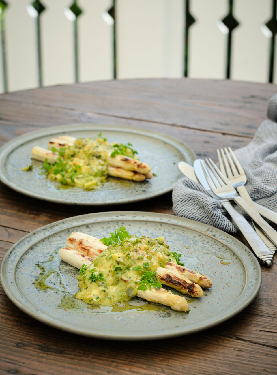 Asparges med sauce gribiche - opskrift af Jesper Volmer