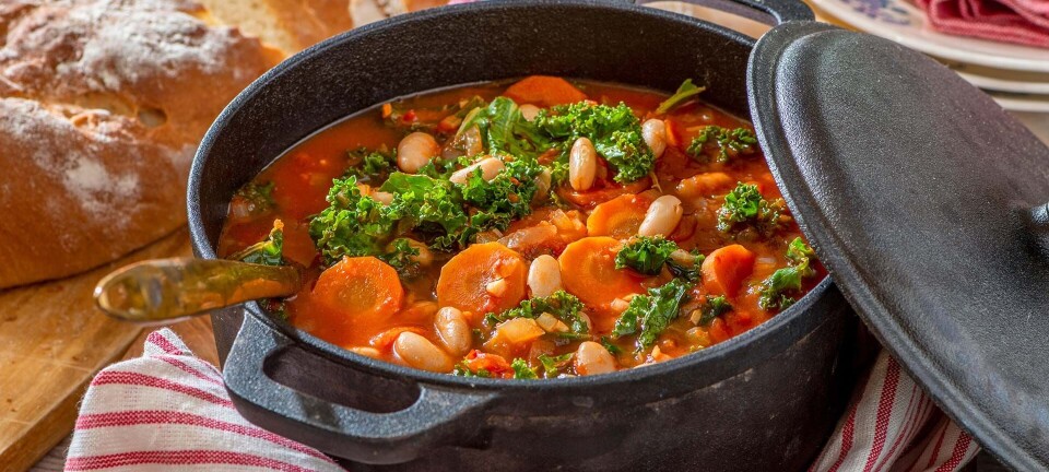 Billigt og mætter: Tomatsuppe med bønner og grønkål