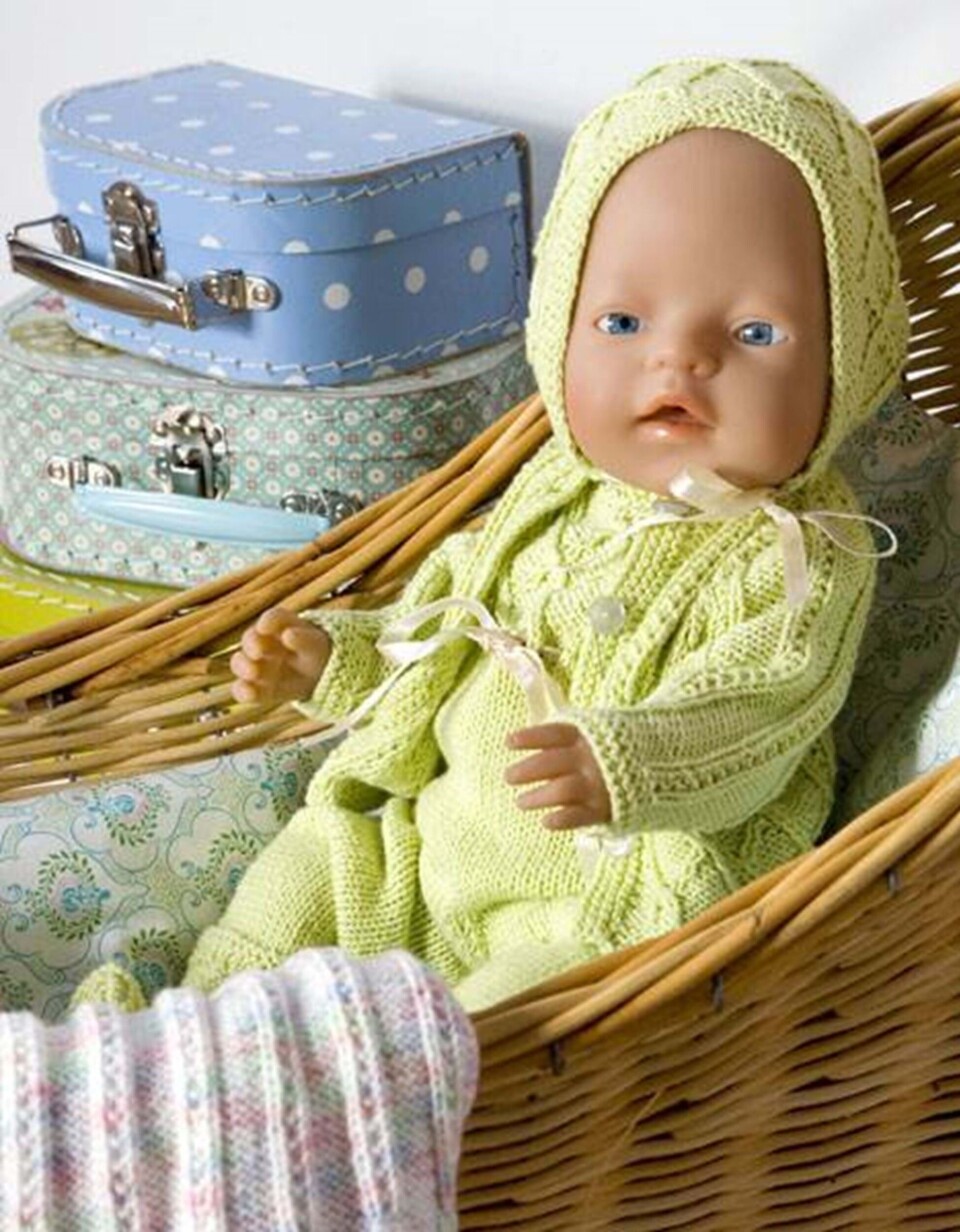 Grønt strik til babyborn fra Hendes Verden