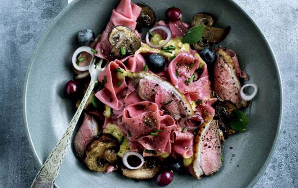 Hjemmelavet rødbedepasta med sennepsvinaigrette