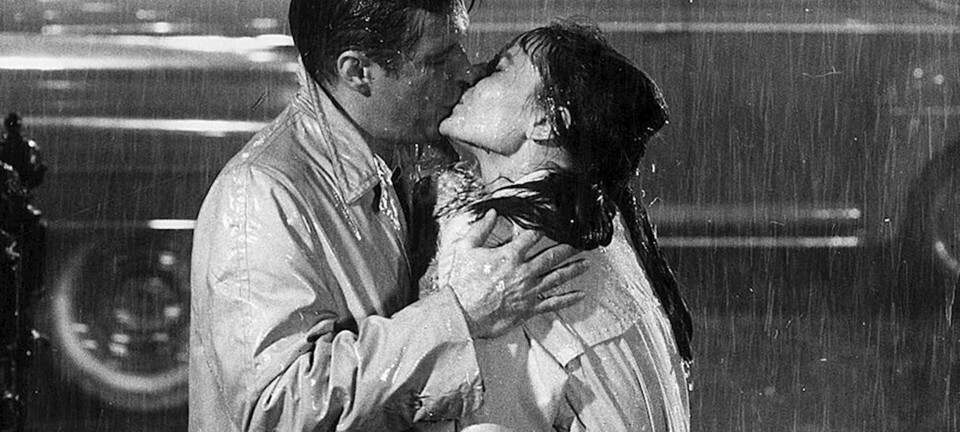 Kender du den dystre historie bag din trenchcoat?