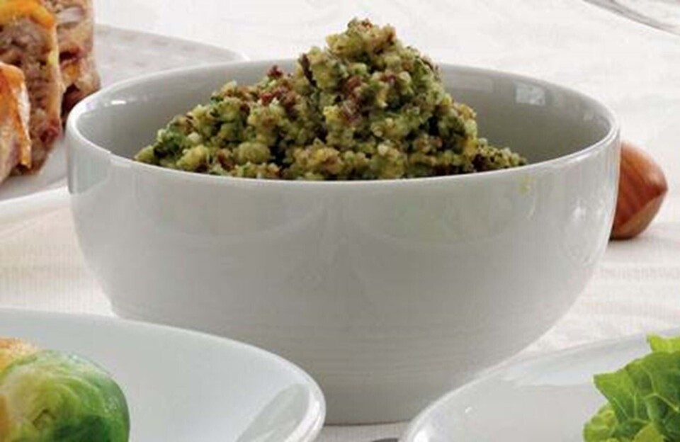 Pesto af hasselnødder og basilikum