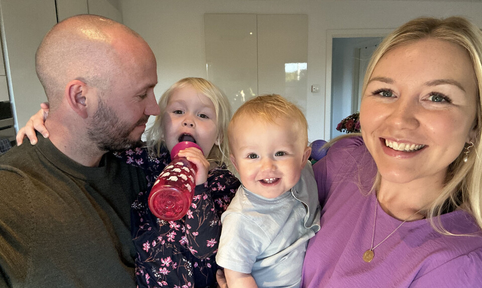 Lille dreng spiste giftig svamp og var tæt på at miste livet familien.jpg