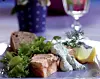 Lakseterrin med asparges og grøn sauce