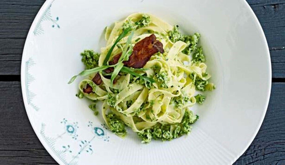 Opskrift på tagliatelle med grønærtecreme og bacon