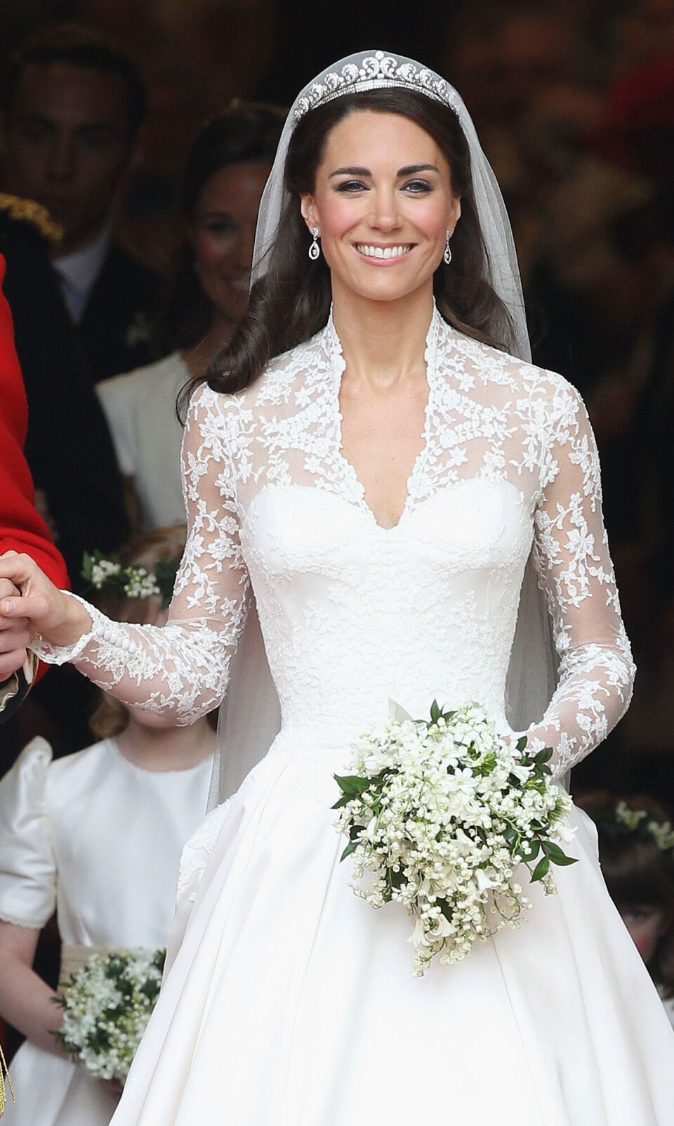 Går du også rundt med prinsessedrømme? Se de fineste royale brudekjoler gennem tiden