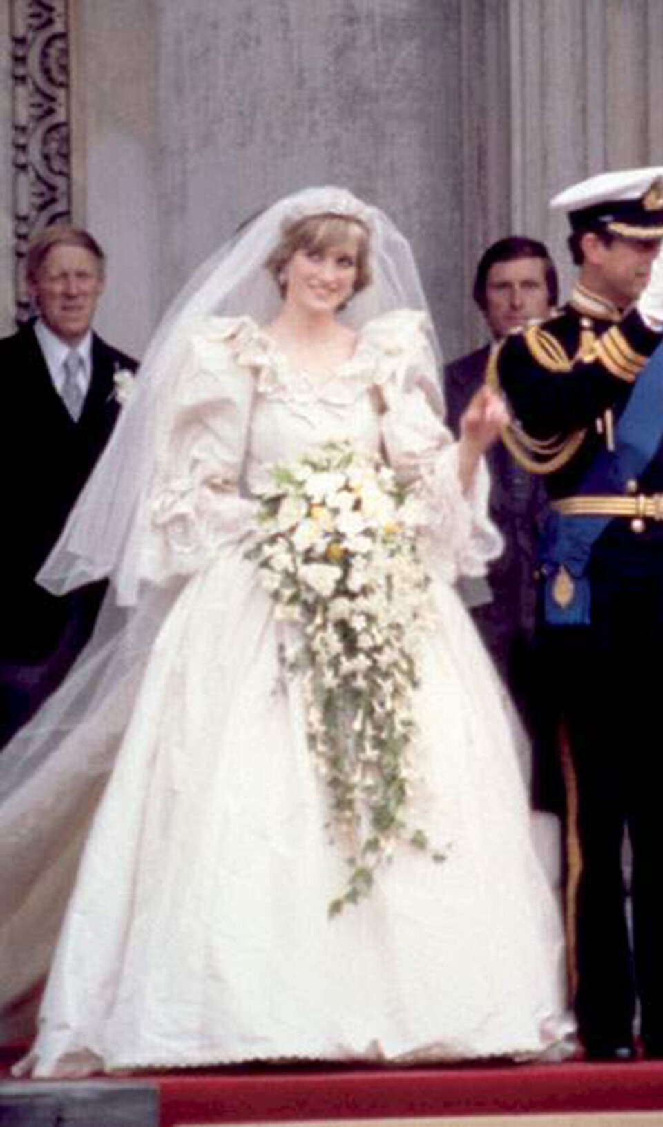 Går du også rundt med prinsessedrømme? Se de fineste royale brudekjoler gennem tiden