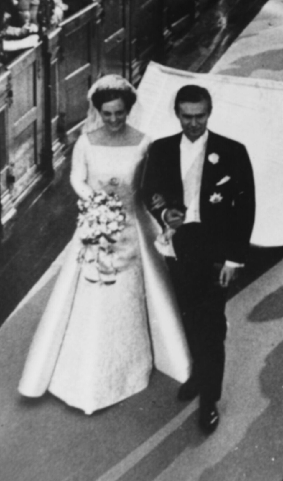 Går du også rundt med prinsessedrømme? Se de fineste royale brudekjoler gennem tiden