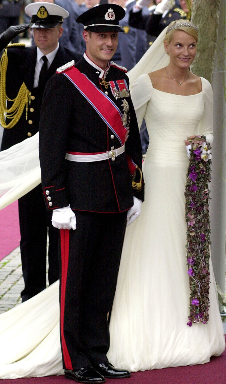 Går du også rundt med prinsessedrømme? Se de fineste royale brudekjoler gennem tiden