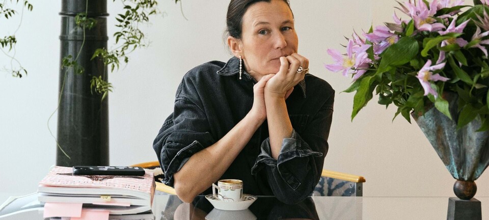 Smykkedesigner Sofie Bille Brahe indretter sig med få ting – her har en helt særlig lampe fundet plads…