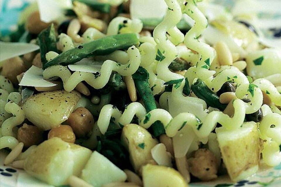 Pasta med bønner, kartofler og kikærter