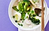 Kokossuppe med grøn karry, kylling og grønt