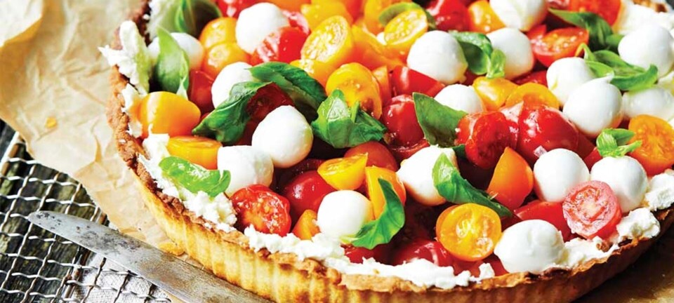 Skøn tomattærte med mini mozzarella og basilikum