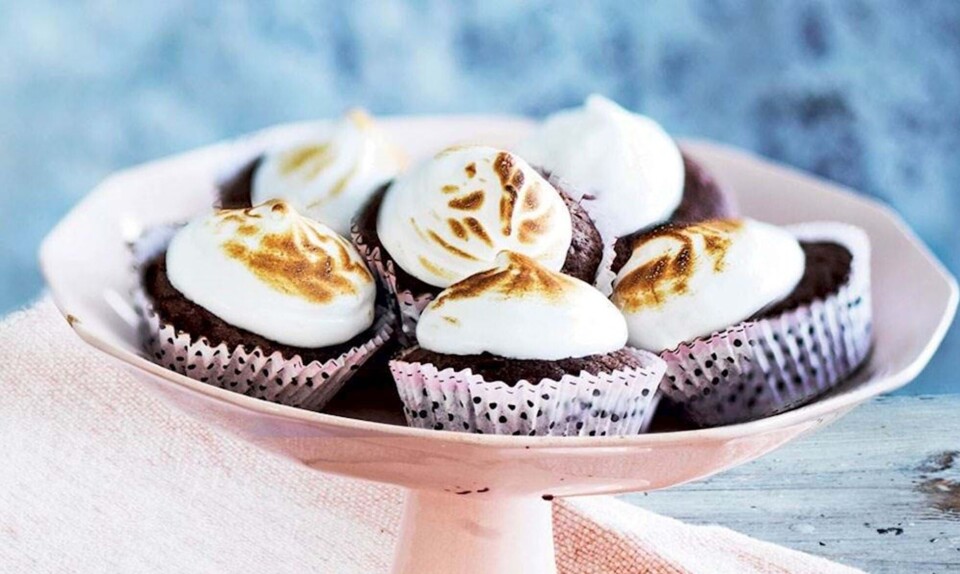 Chokolademuffins med marengstoppe