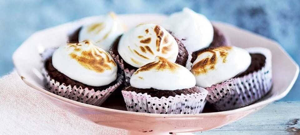 Chokolademuffins med marengstoppe