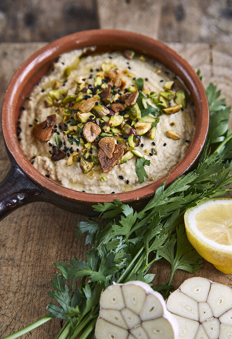 Hummus - med både sprøde og bagte hvidløg