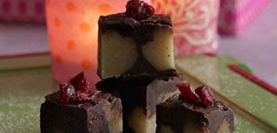 Chokoladetern med marcipan og tranebær