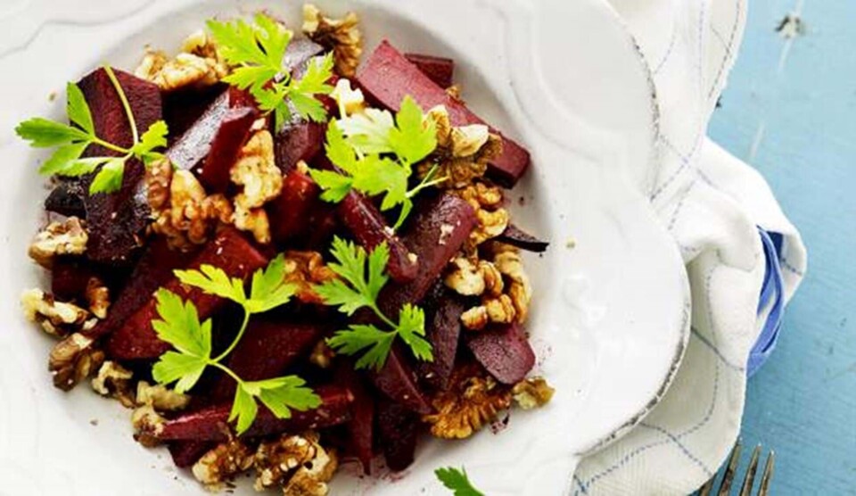 Opskrift på salat med rødbeder, kokos og valnødder