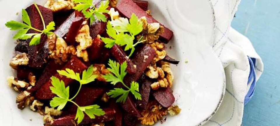 Salat med rødbeder, kokos, spidskommen og valnødder