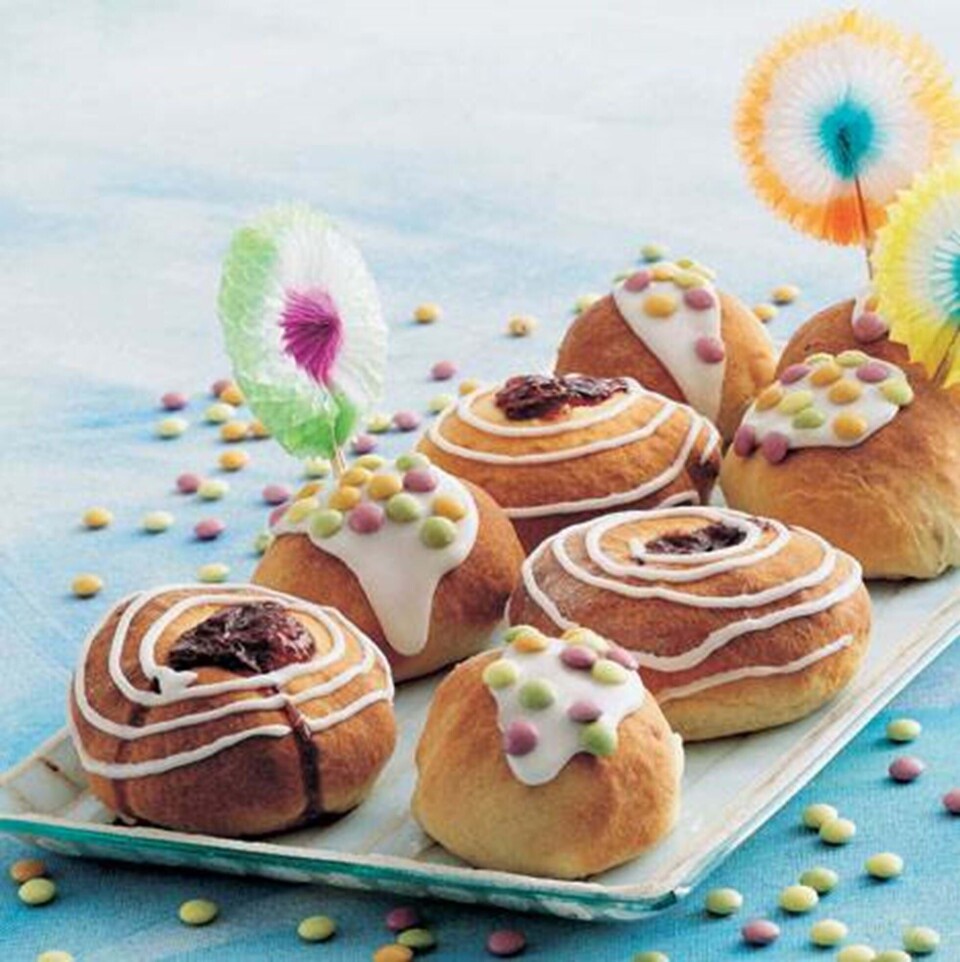 Billede 1 - Fastelavnsboller med syltetøj eller rosiner