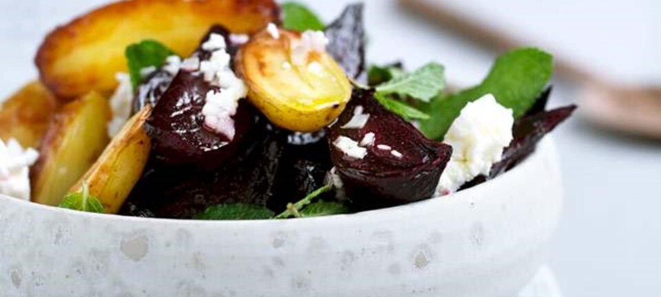 Bagte rødbeder og kartofler med feta og mynte