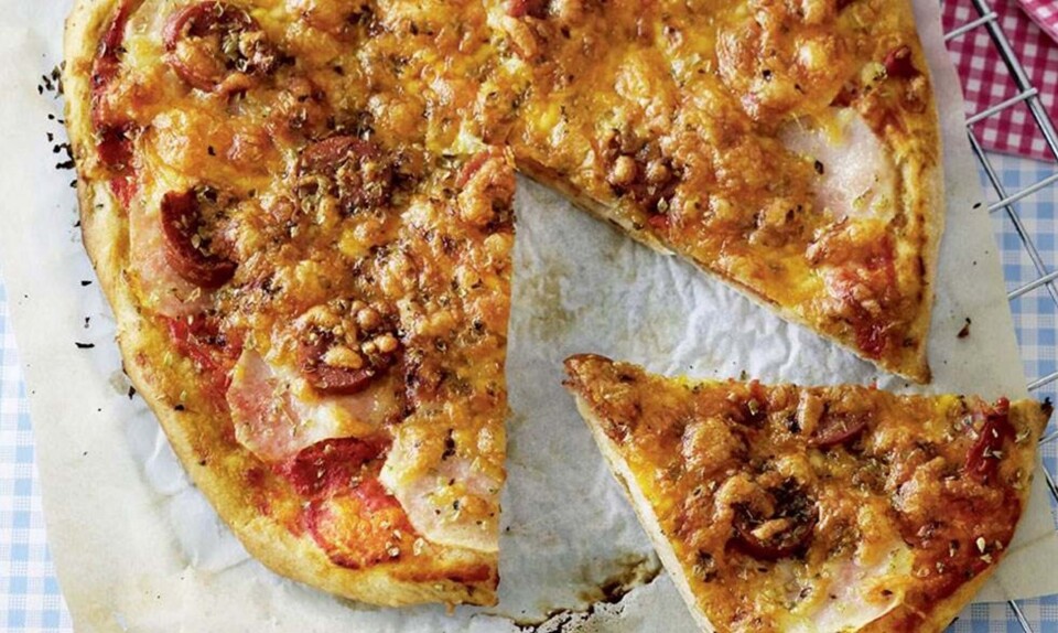 Pizza med peperoni og kartofler