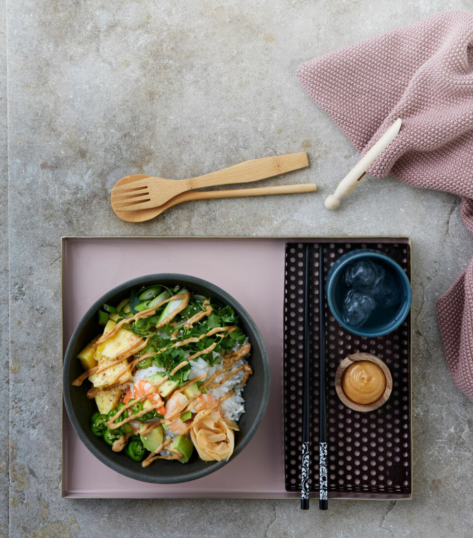 Lækker poke bowl: Sådan laver du den selv