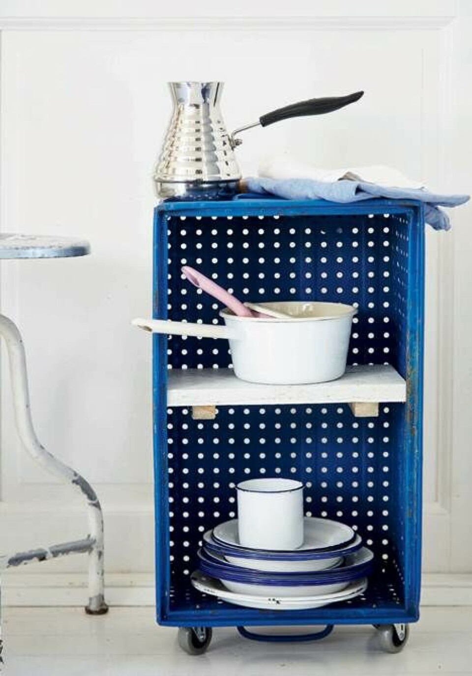 DIY: Fra kedelig kasse til cool sidebord