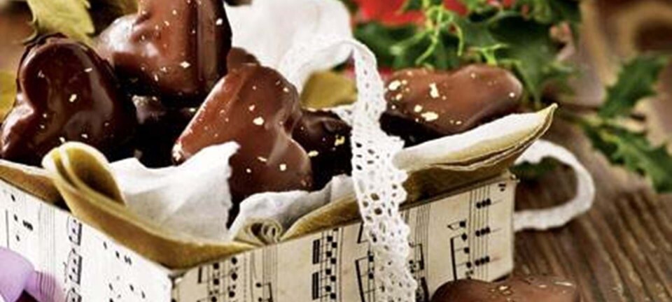 Spiselig mandelgave: Chokoladehjerter med gulddrys