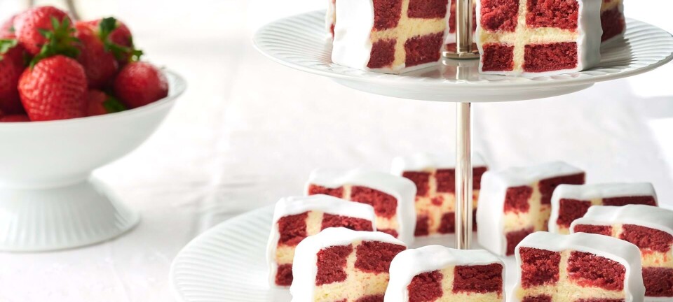 Petit fours i rødt og hvidt