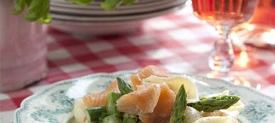 Pasta med røget laks og asparges