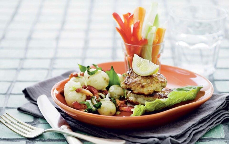 Fiskefrikadeller med bacon-kartofler