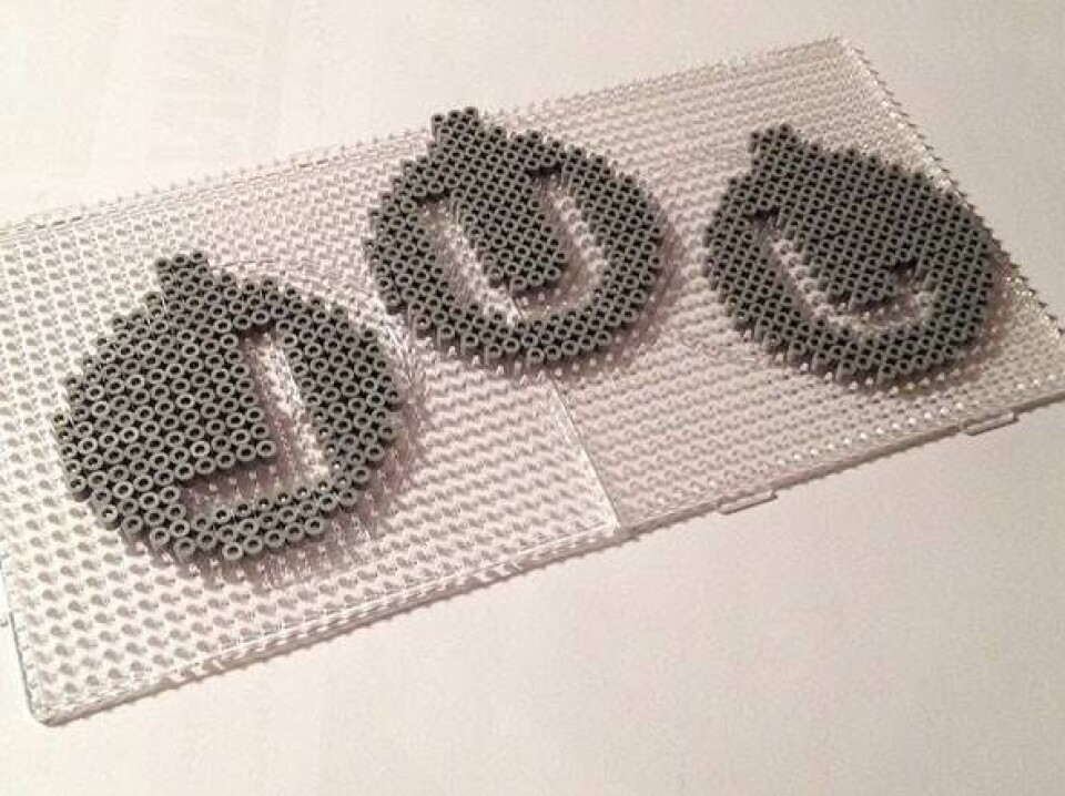 Julekugler i hama perler.