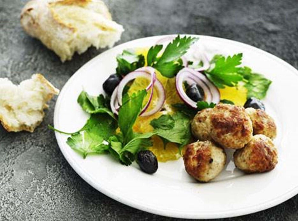 Spanske frikadeller med appelsinsalat