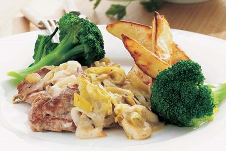 Mørbradbøffer i sennepssovs