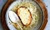Simpel løgsuppe med ostebrød