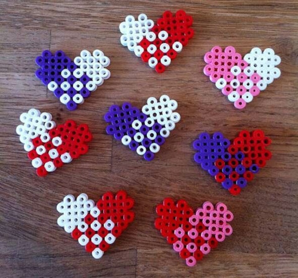 Små hjerter i hama perler.