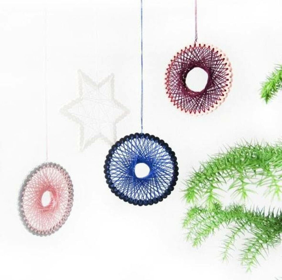 String art og hama perle LÆS OGSÅ: Farverige glasholdere i Hamaperler