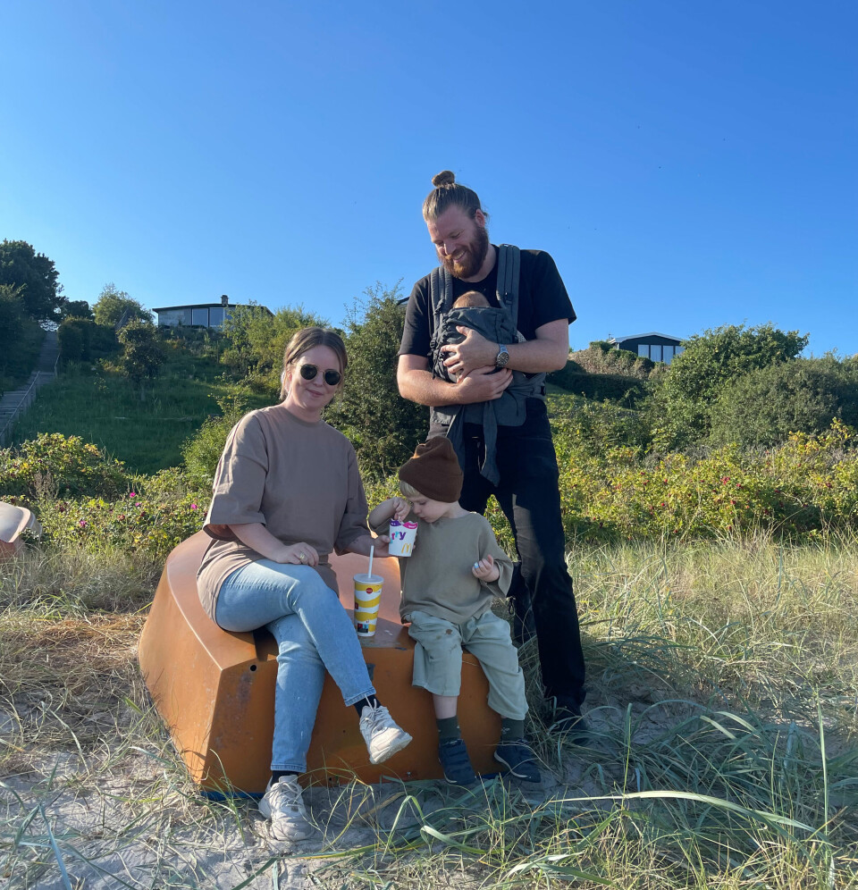 Charlotte og Fredrik med deres to børn Viggo Tom og Alma Margit.