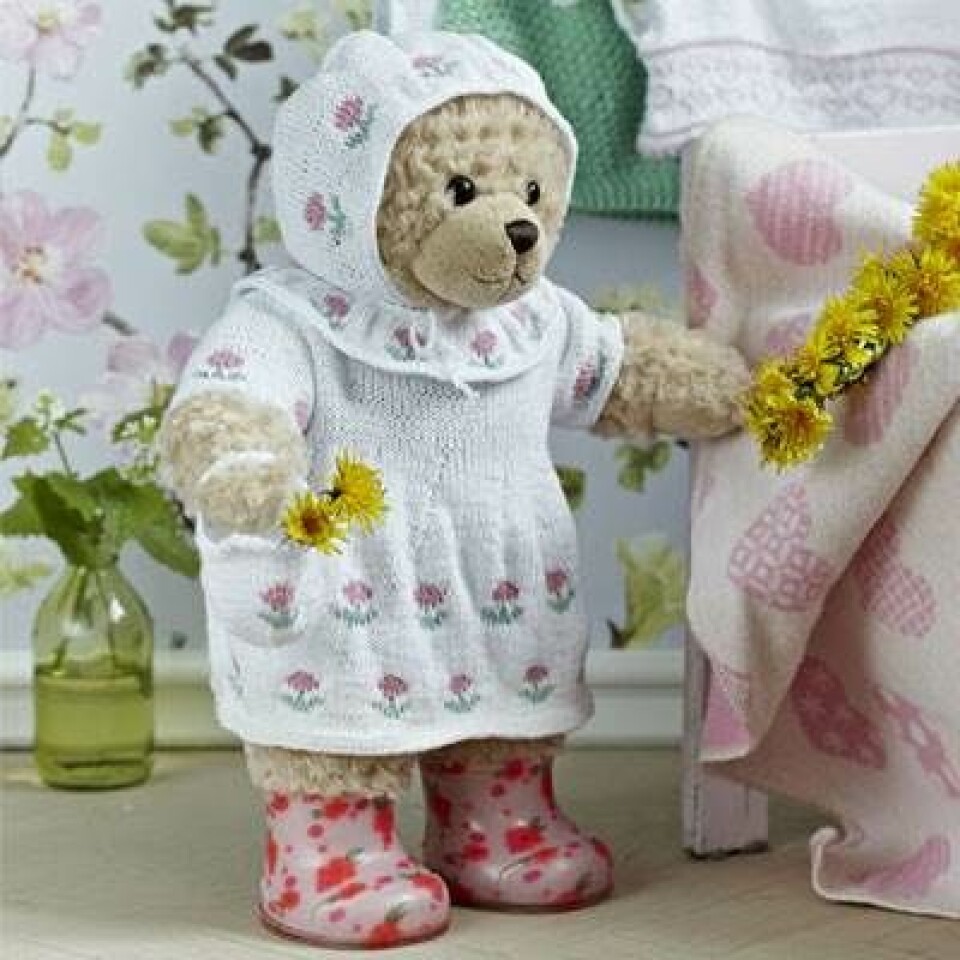 Hvid kjole med roser til Build-a-bear