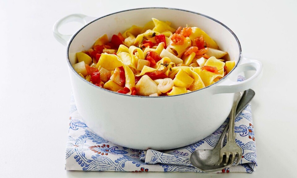 Pasta med tomatkompot og selleri