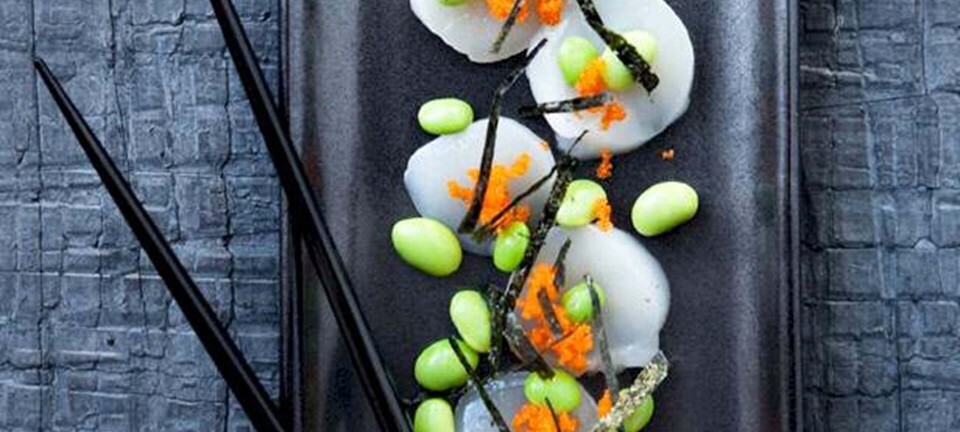 Kammuslinger: Sashimi af kammuslinger og tang