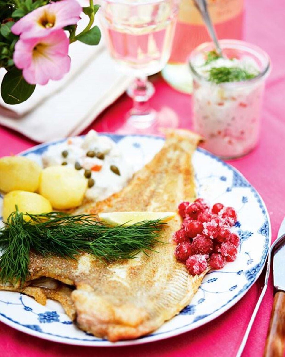 Smørstegt rødspætte med remouladesauce og rysteribs