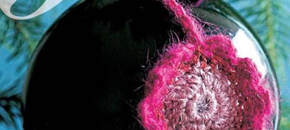 Julekugle med hæklet roset