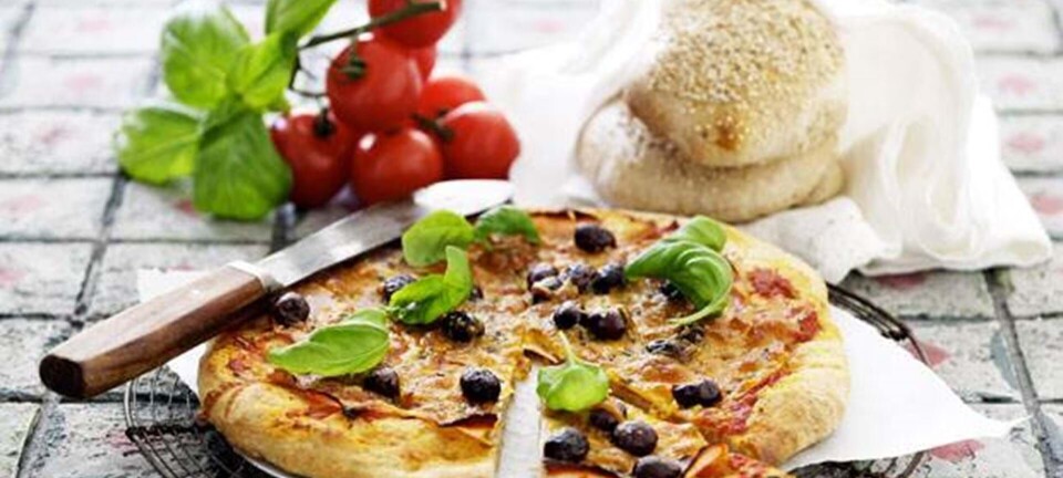 Pizza med skinke og oliven